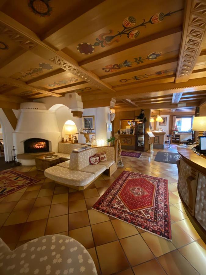 Folgaria Post Hotel エクステリア 写真