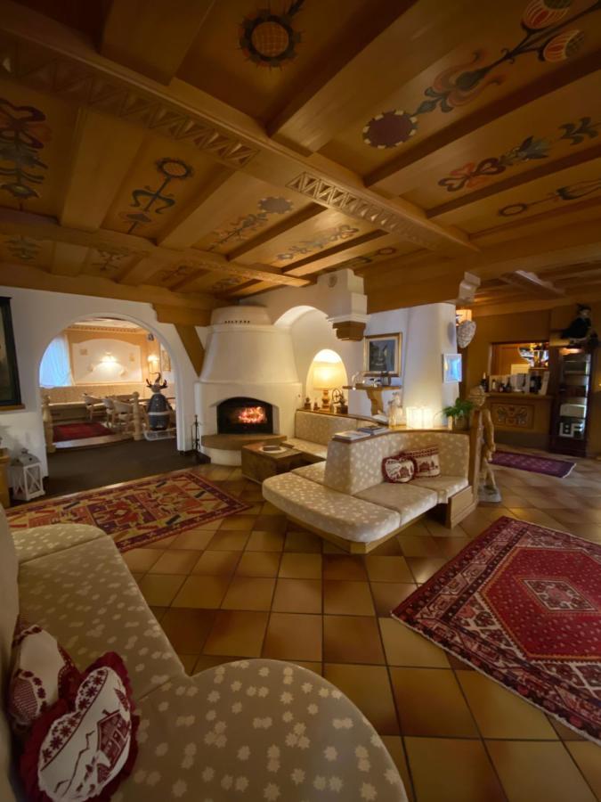 Folgaria Post Hotel エクステリア 写真