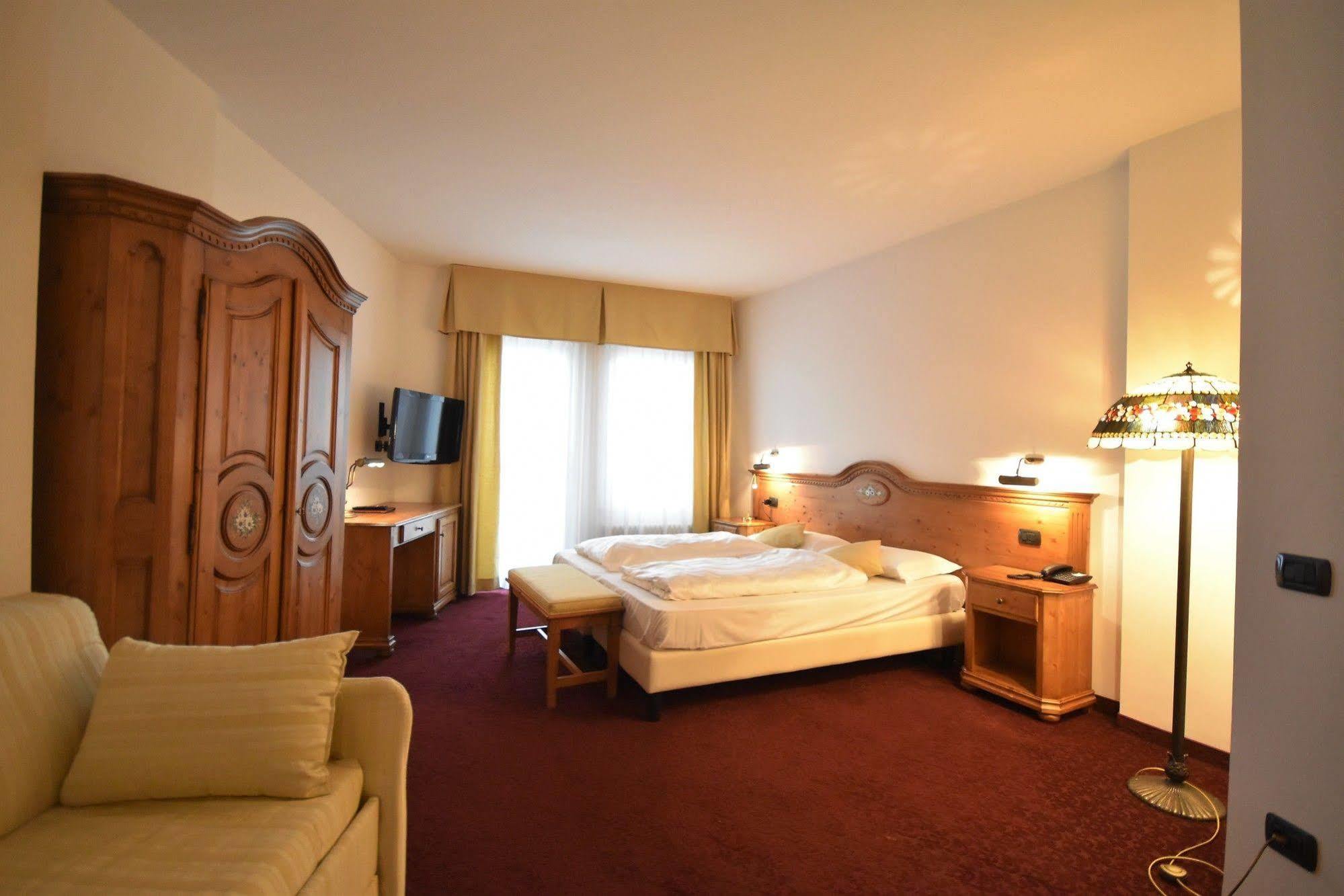 Folgaria Post Hotel エクステリア 写真